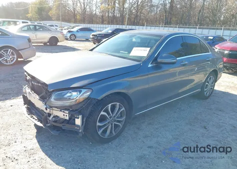 2018 Mercedes-Benz C 300 4Matic z USA, uszkodzony, nr VIN 55SWF4KB0JU235868
